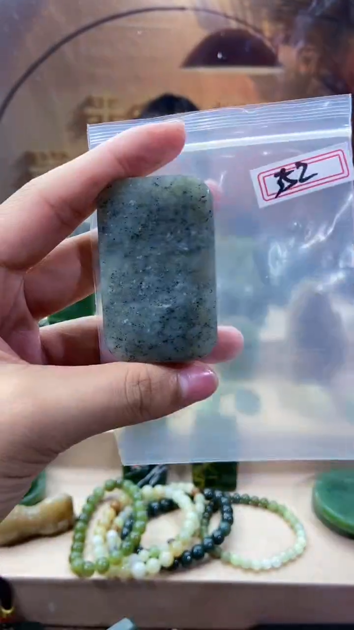 和田玉未镶嵌吊坠(不含链)1