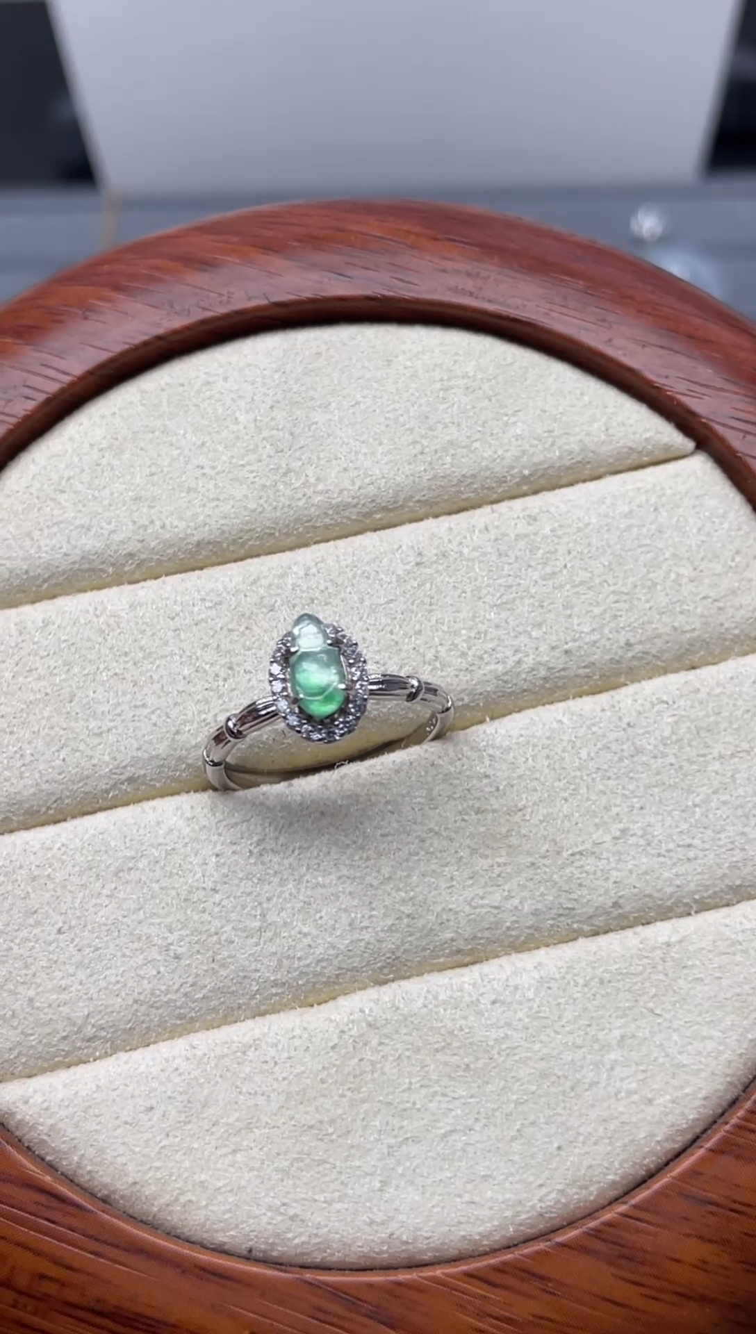 颈饰银S925镶嵌翡翠(4号链接)纯天然A货缅甸翡翠（戒指）