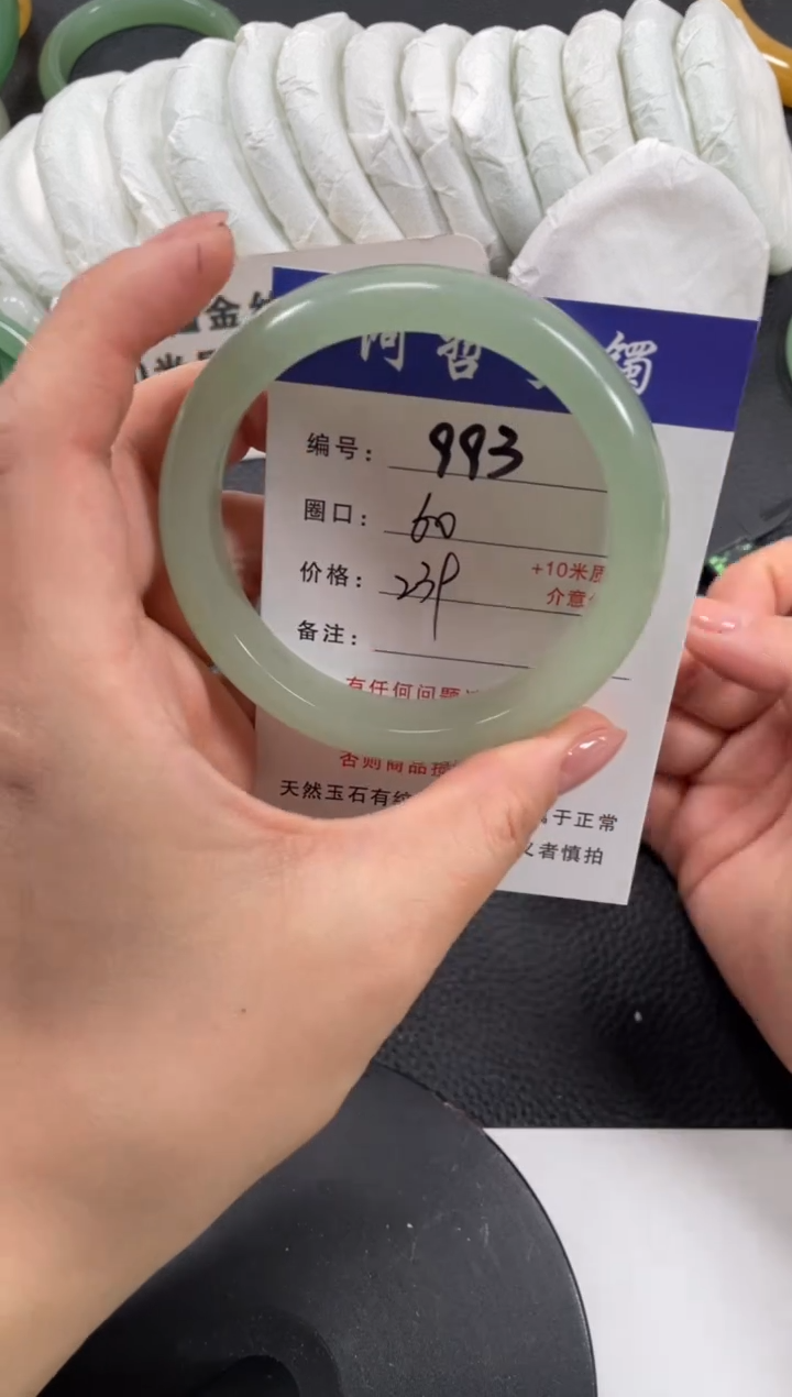 【闪购商品】石英质玉手镯未镶嵌60