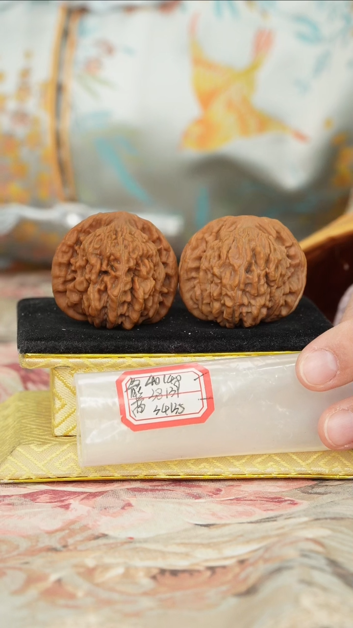 【闪购商品】文玩核桃把件一代楼