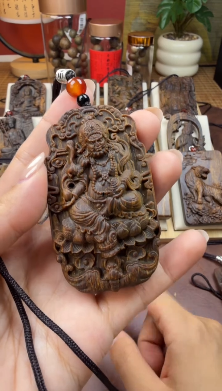 木木雕款芽庄  黄财神 7cm 送养香瓶