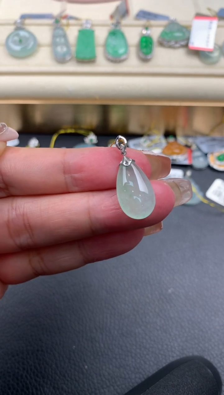 【闪购商品】翡翠颈饰18K金镶嵌Q144        