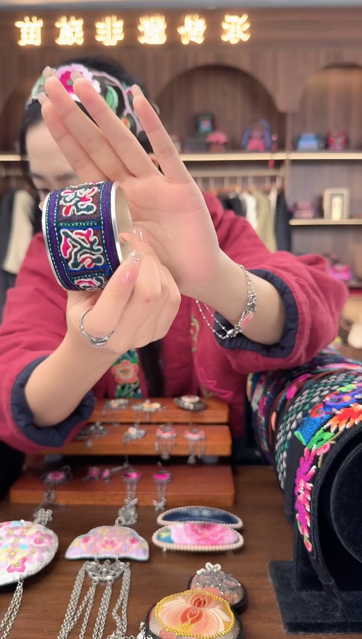 刺绣扶光苗绣传承L79