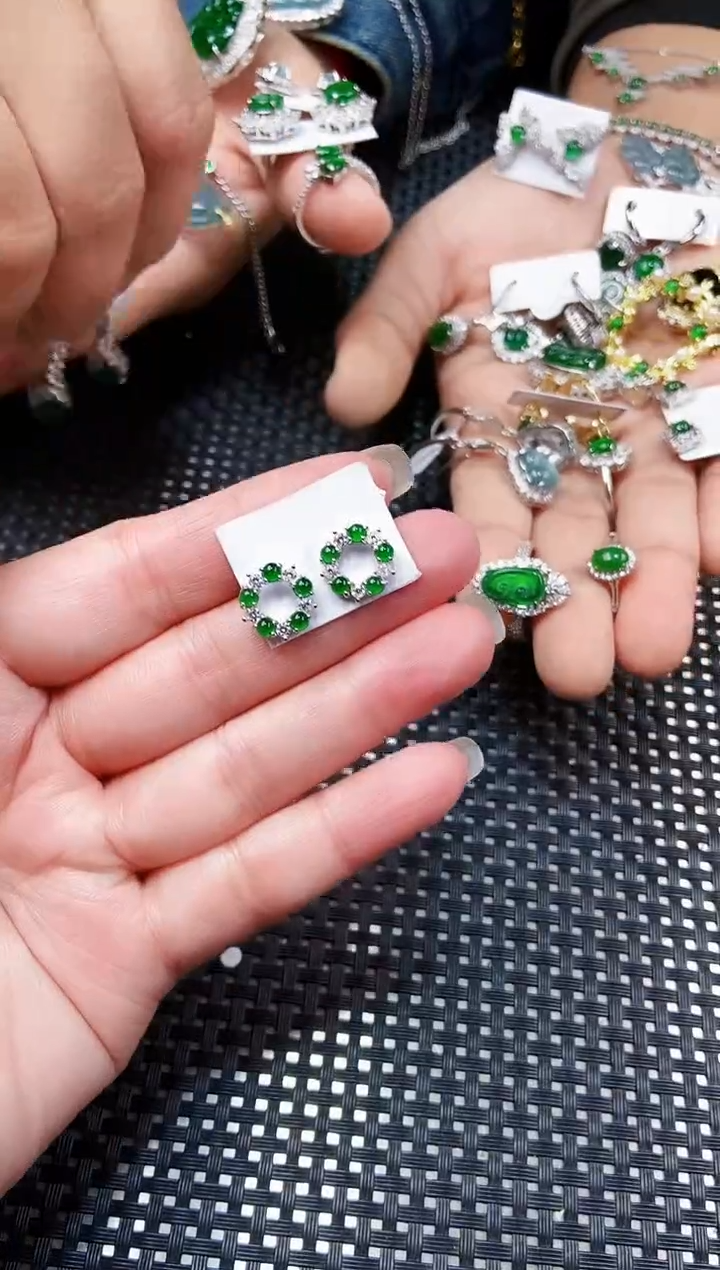 【闪购商品】翡翠耳饰未镶嵌111111111