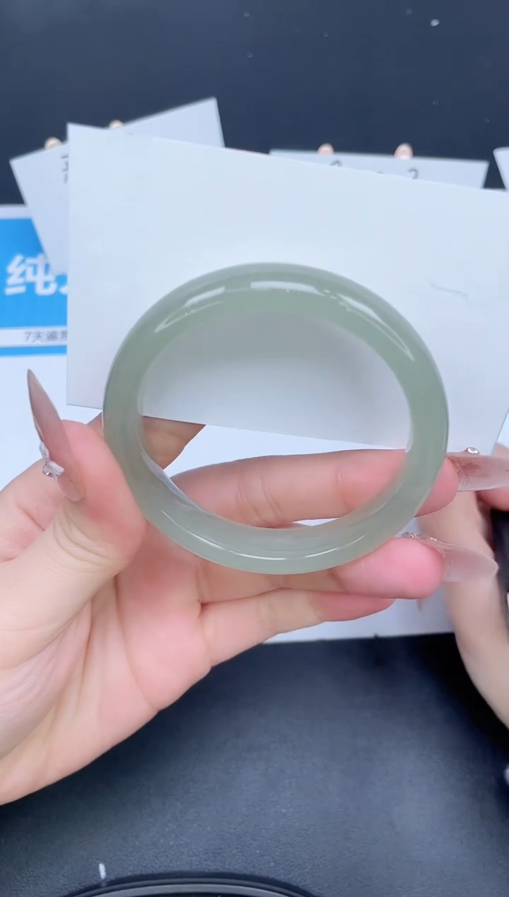 【闪购商品】石英质玉手镯未镶嵌30-53