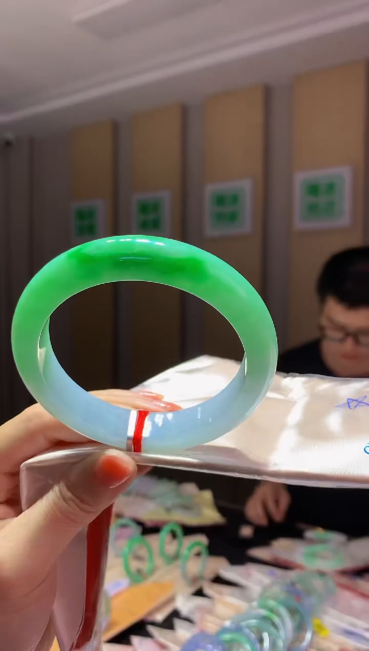 未镶嵌手镯翡翠-Q220 圈口 全款20万 定金2万