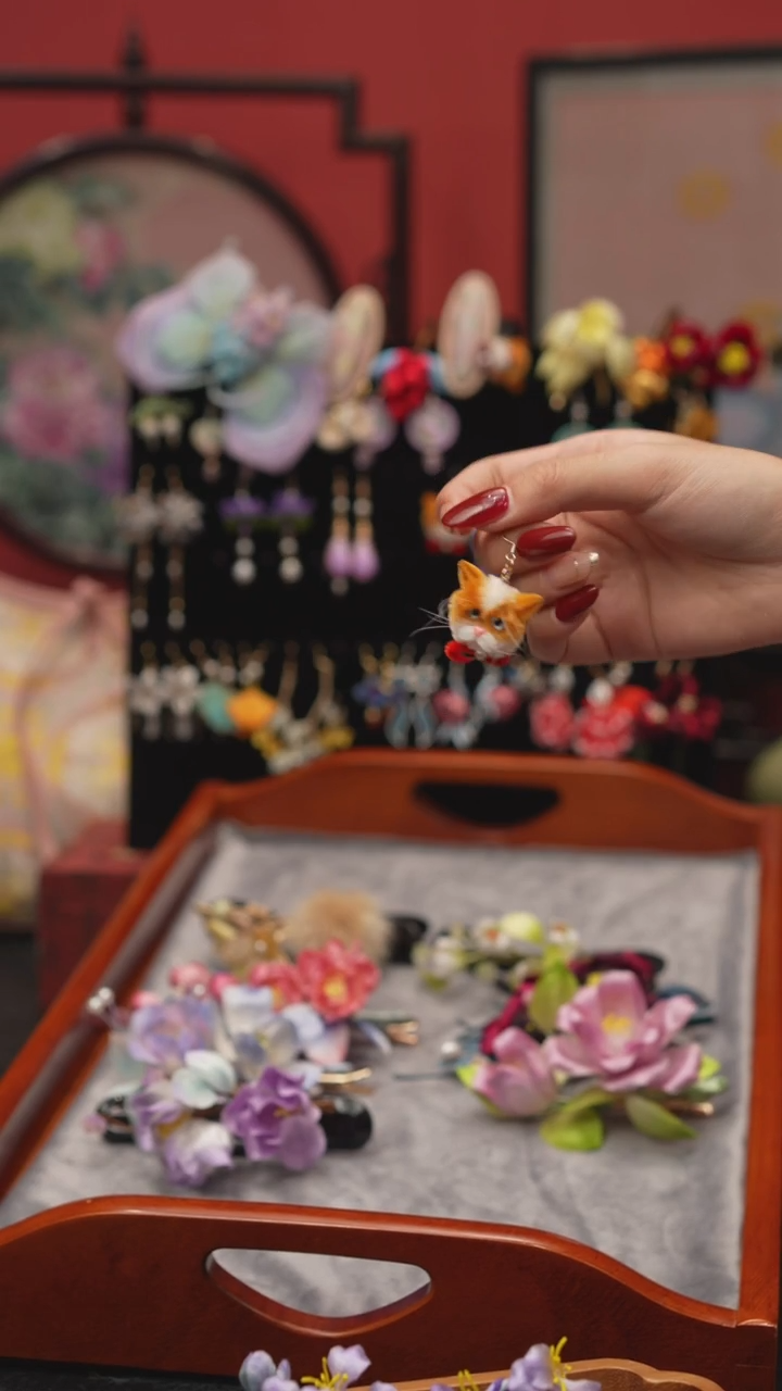 刺绣小*子非遗绒花手工饰品