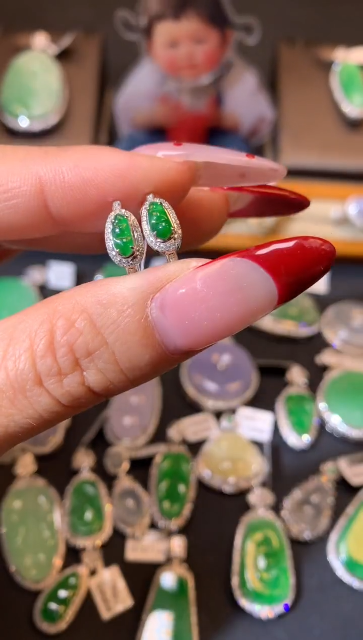 【闪购商品】翡翠吊坠(不含链)18K金镶嵌耳钉