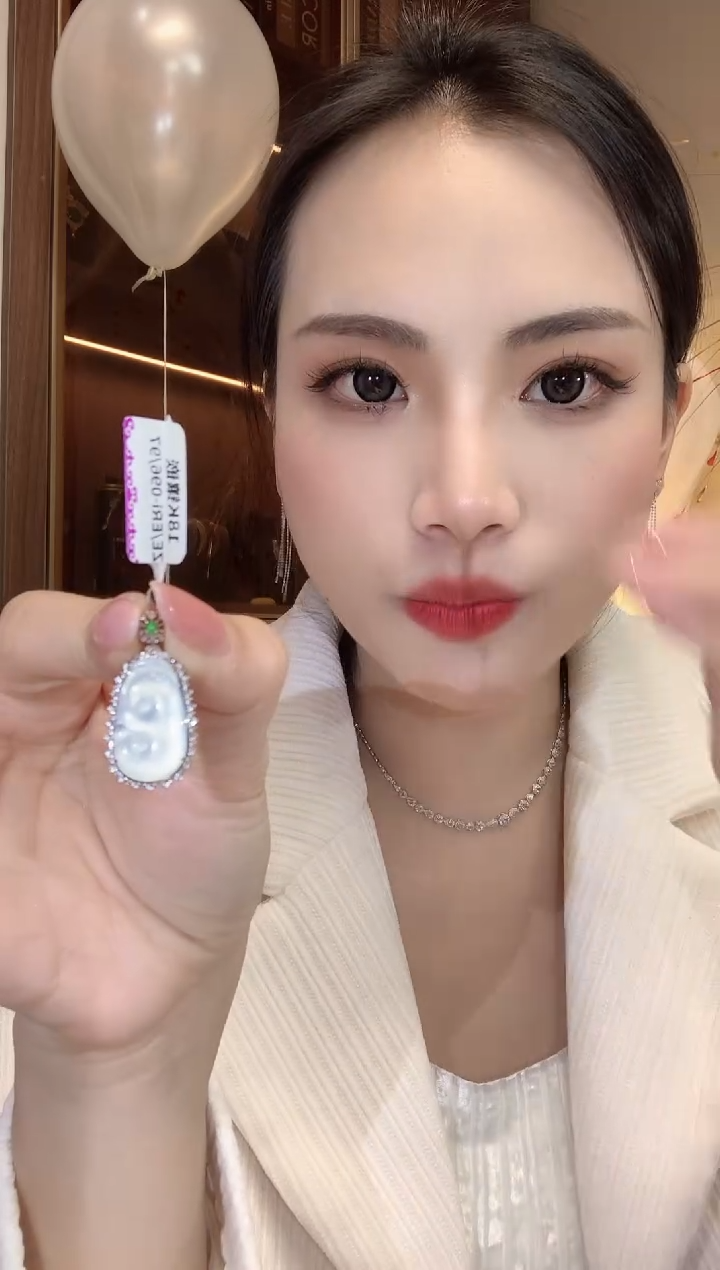 【闪购商品】翡翠吊坠(不含链)18K金镶嵌C26