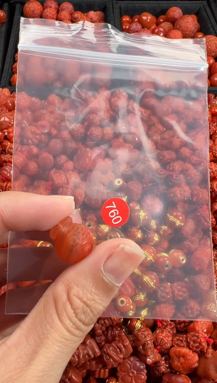 南红玛瑙未镶嵌颈饰1