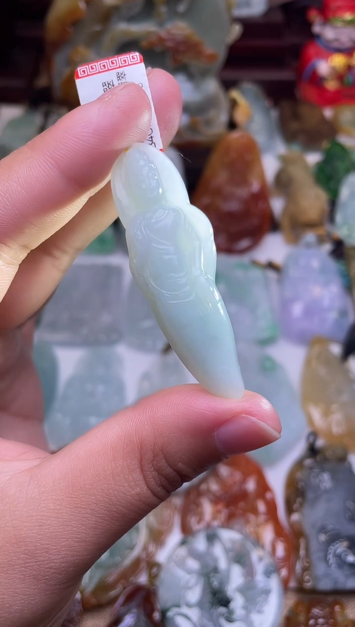 颈饰未镶嵌翡翠观音