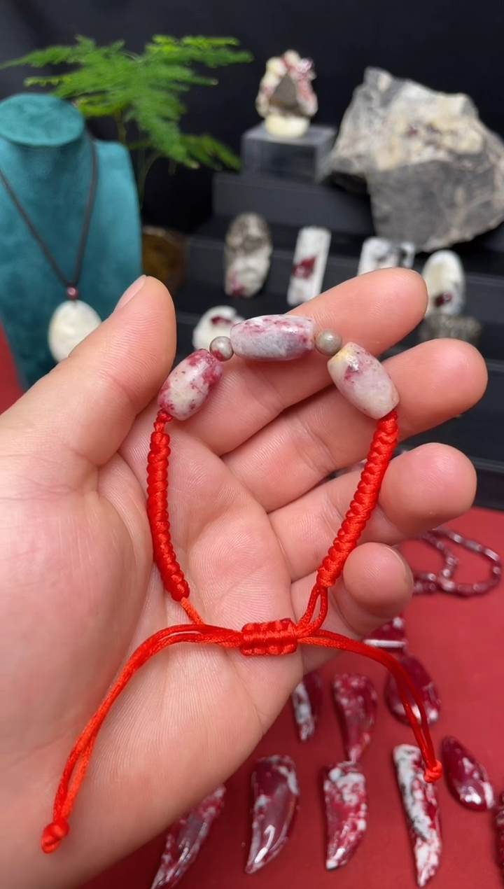 天然辰砂三颗装原石桶珠手串