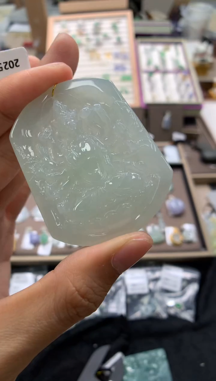 颈饰未镶嵌翡翠千手观音