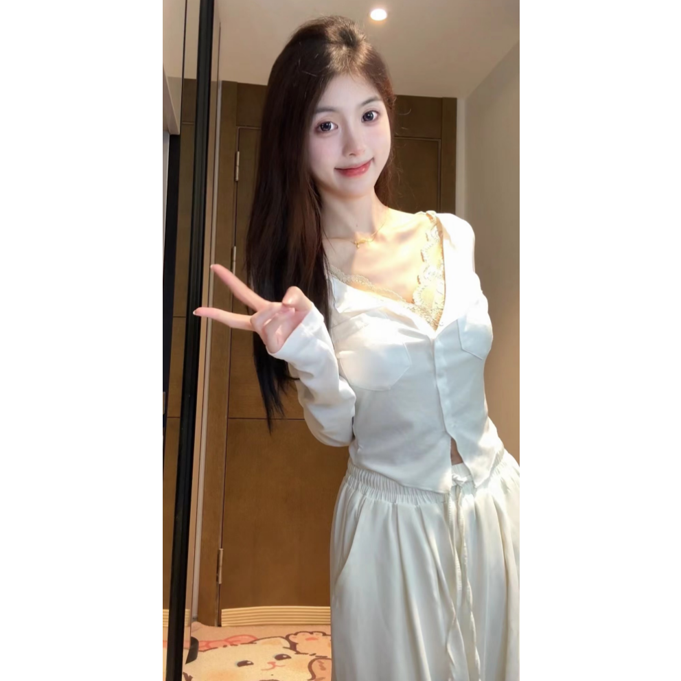 【清仓】小众蕾丝拼接设计感心机气质修身显瘦上衣W