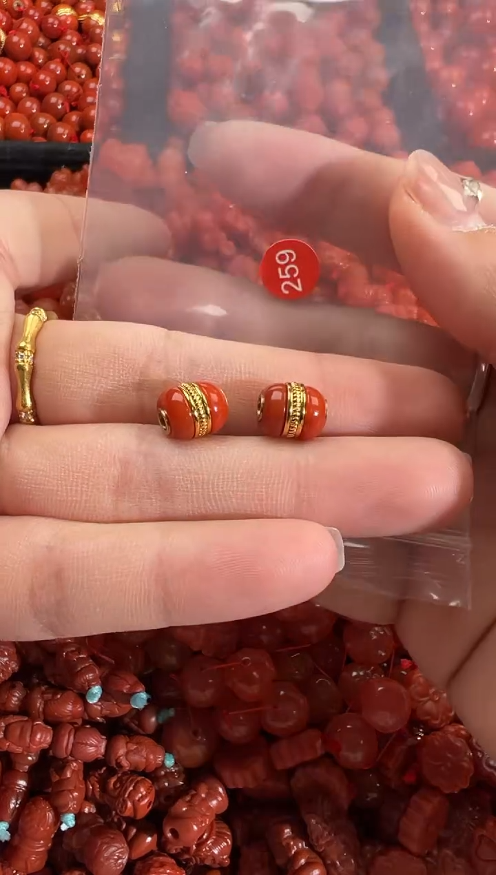 南红玛瑙未镶嵌颈饰1