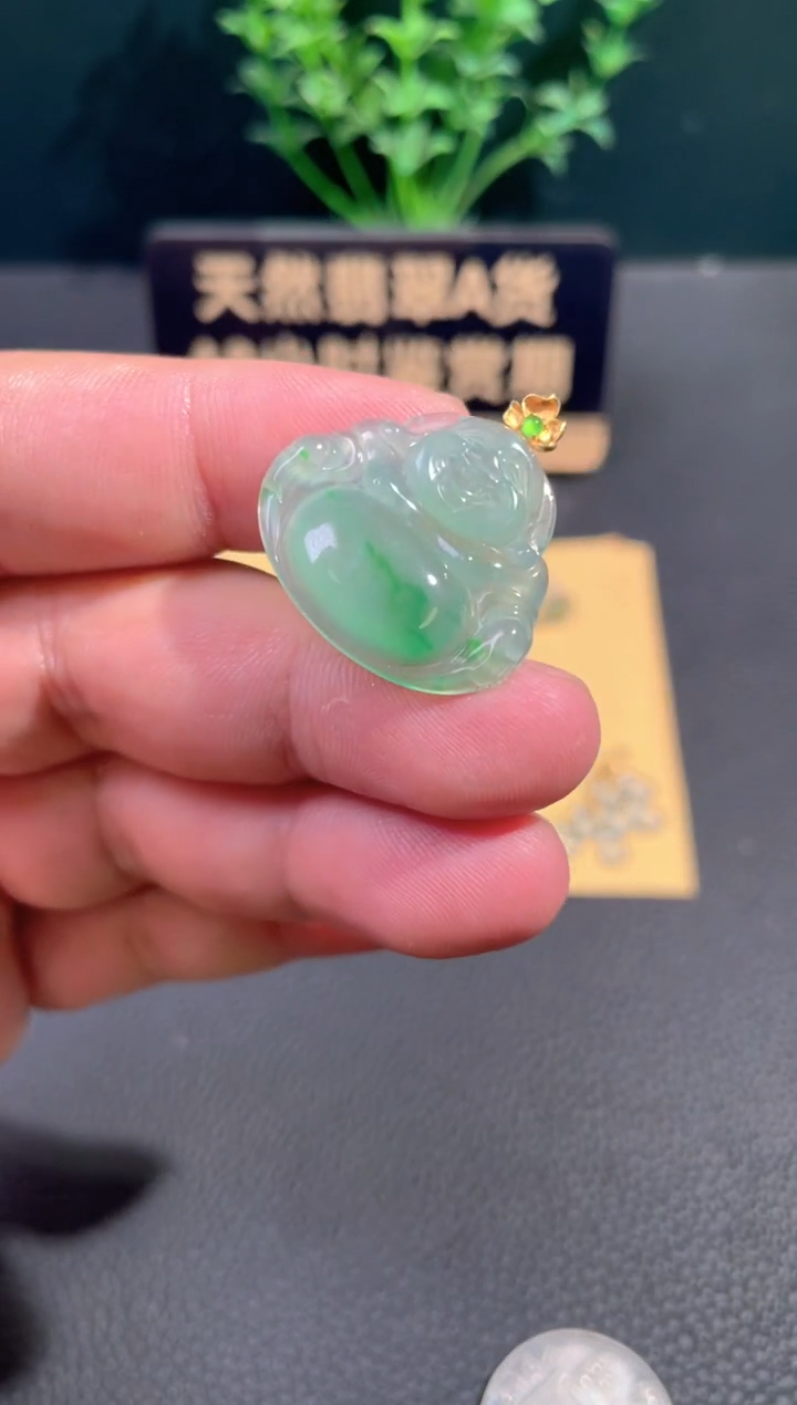 颈饰18K金镶嵌翡翠翡翠