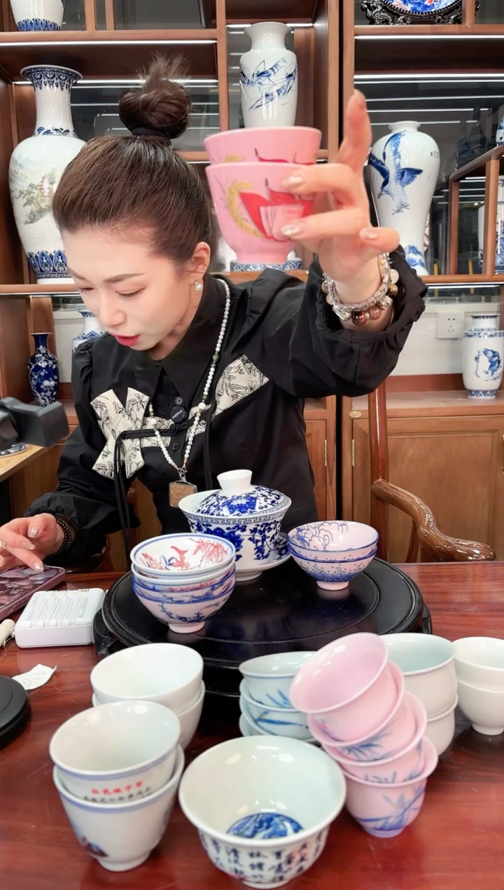 A02红色玲珑杯两只