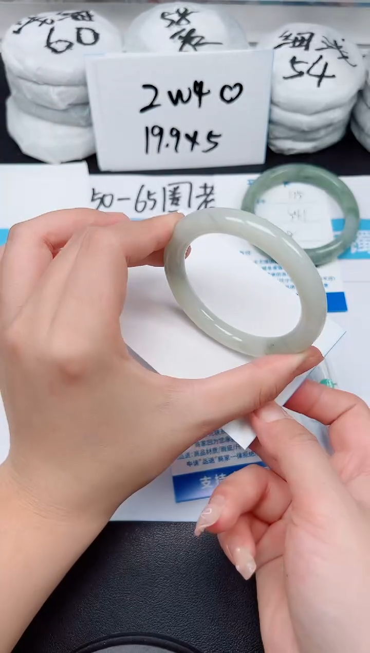 【闪购商品】石英质玉手镯未镶嵌G176-53.2