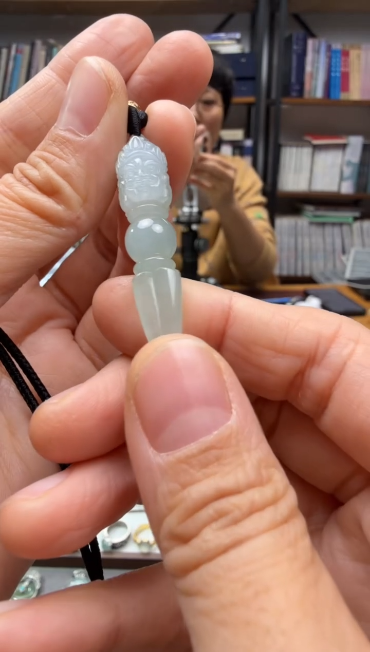 颈饰未镶嵌翡翠金刚杵吊坠
