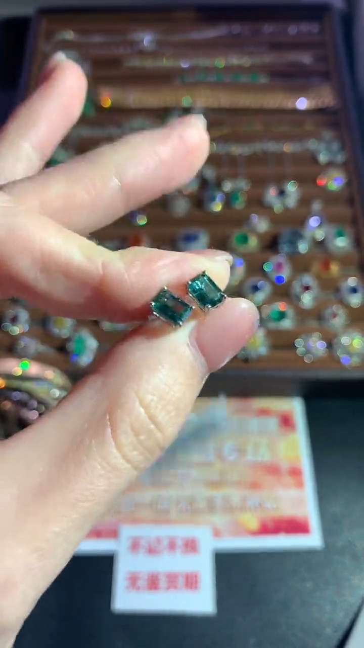 耳饰18K金镶嵌祖母绿多样性发其一|1680+0