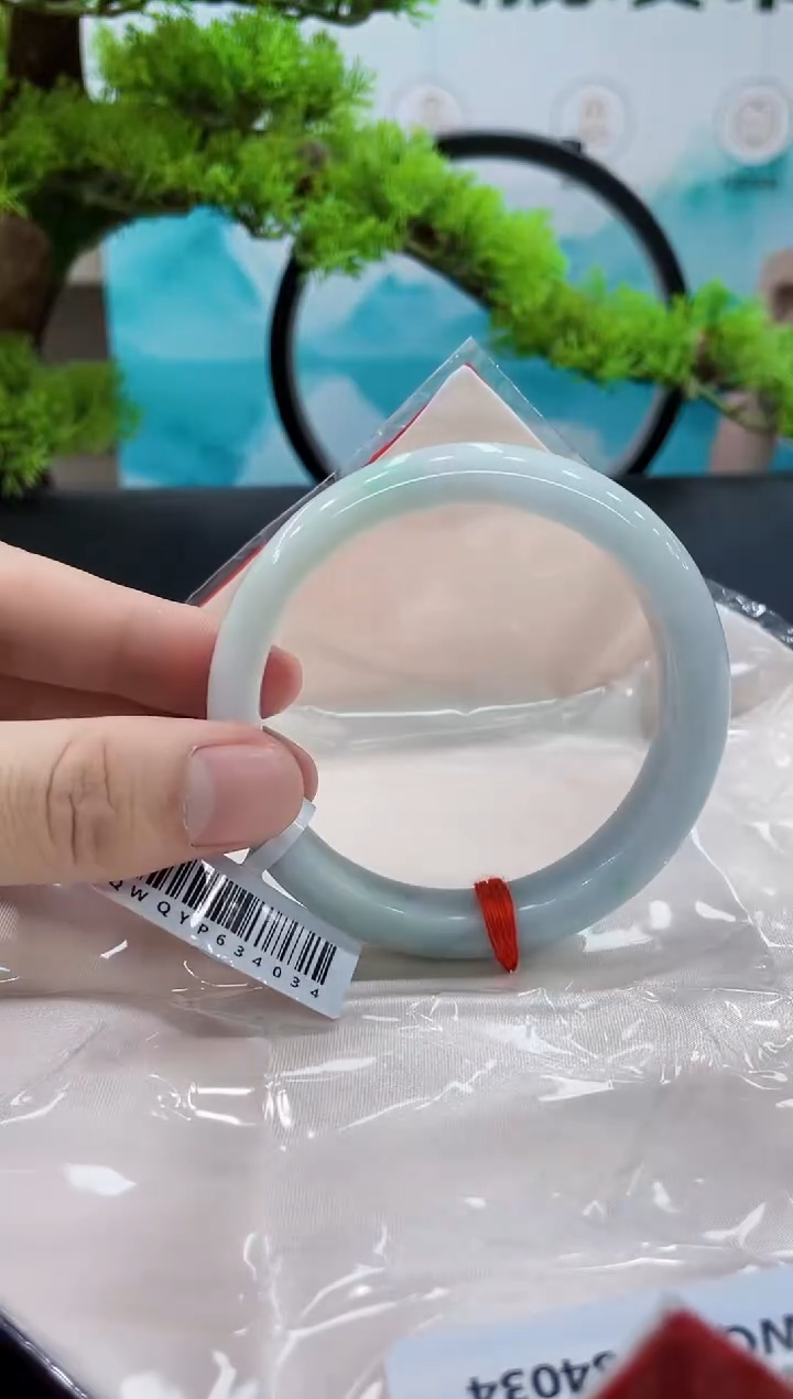 【闪购商品】翡翠手镯未镶嵌手镯