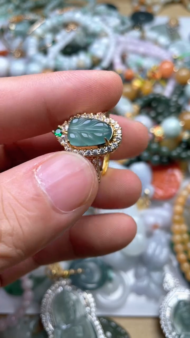 未镶嵌挂件翡翠1