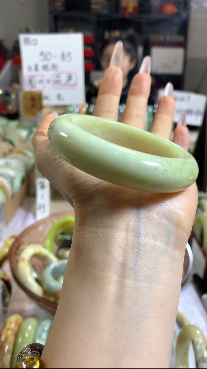 未镶嵌岫玉手镯72