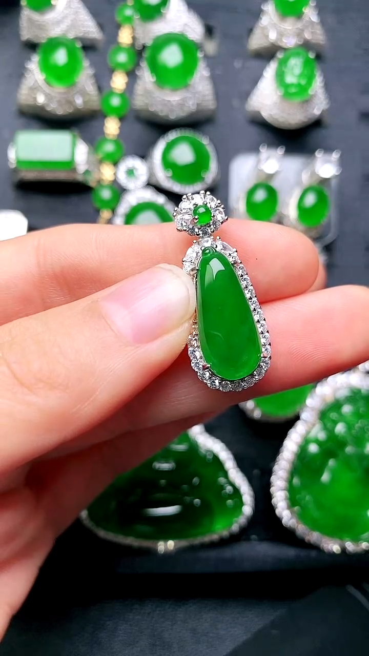 【闪购商品】翡翠吊坠(赠链)未镶嵌福瓜吊坠