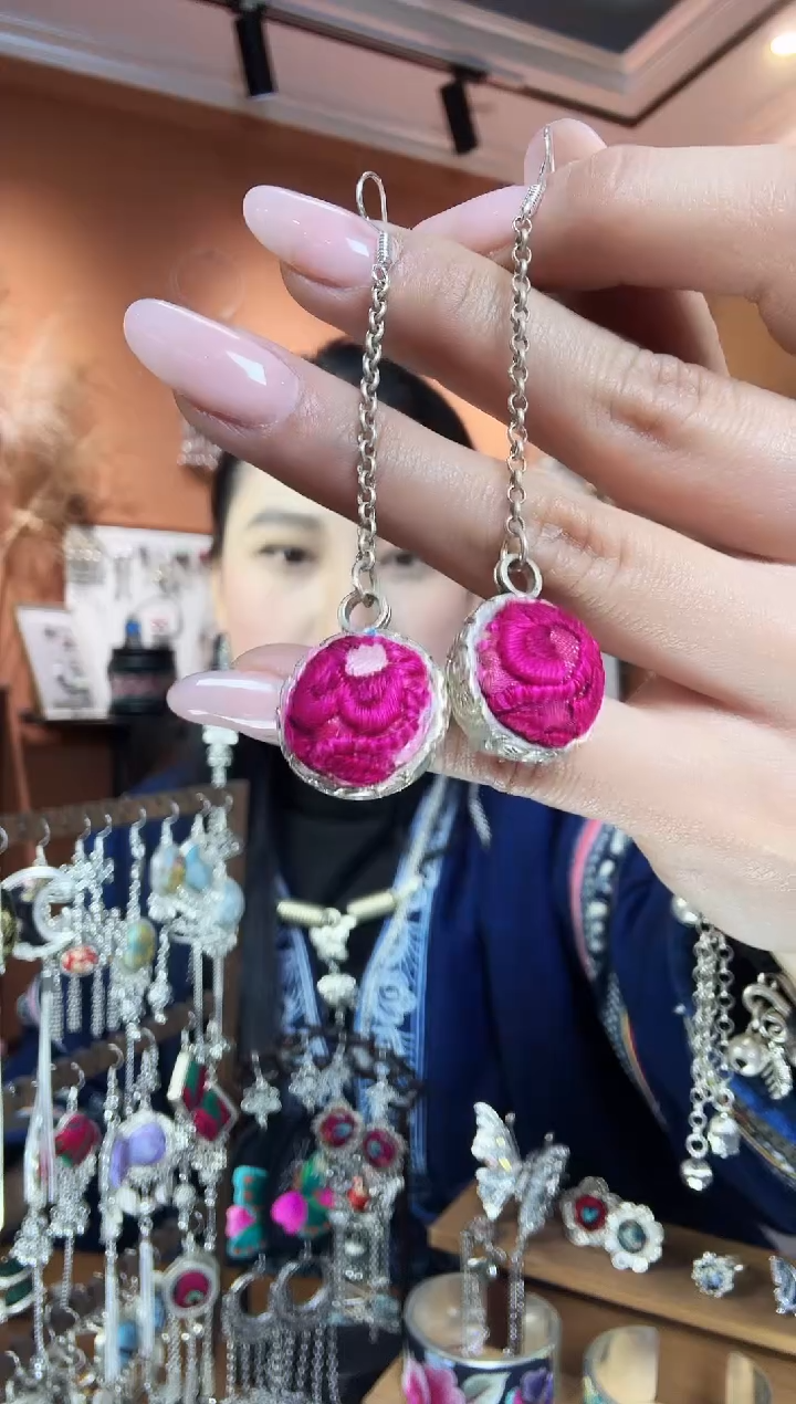 【闪购商品】刺绣纯手工民族风耳环