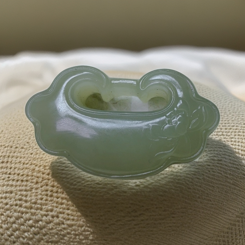【和田玉·青海料·如意锁】重约21克（长2.3cm宽4cm厚1.3cm）孤品·手雕