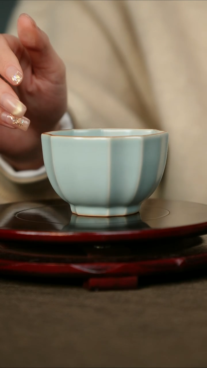 微微瑕 四方葵口杯 无底款