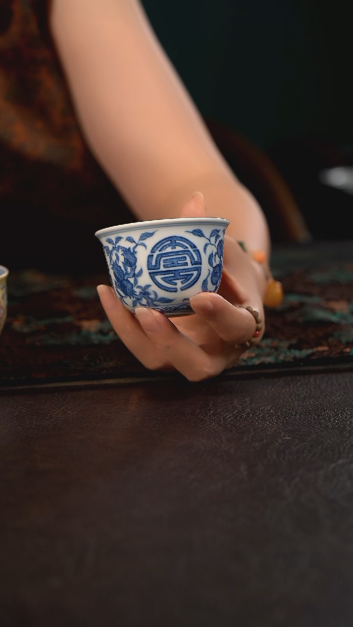 贵红窑青花团纹福禄寿喜杯
