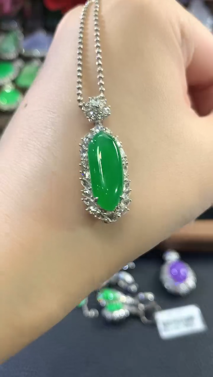 吊坠(不含链)18K金镶嵌翡翠C81