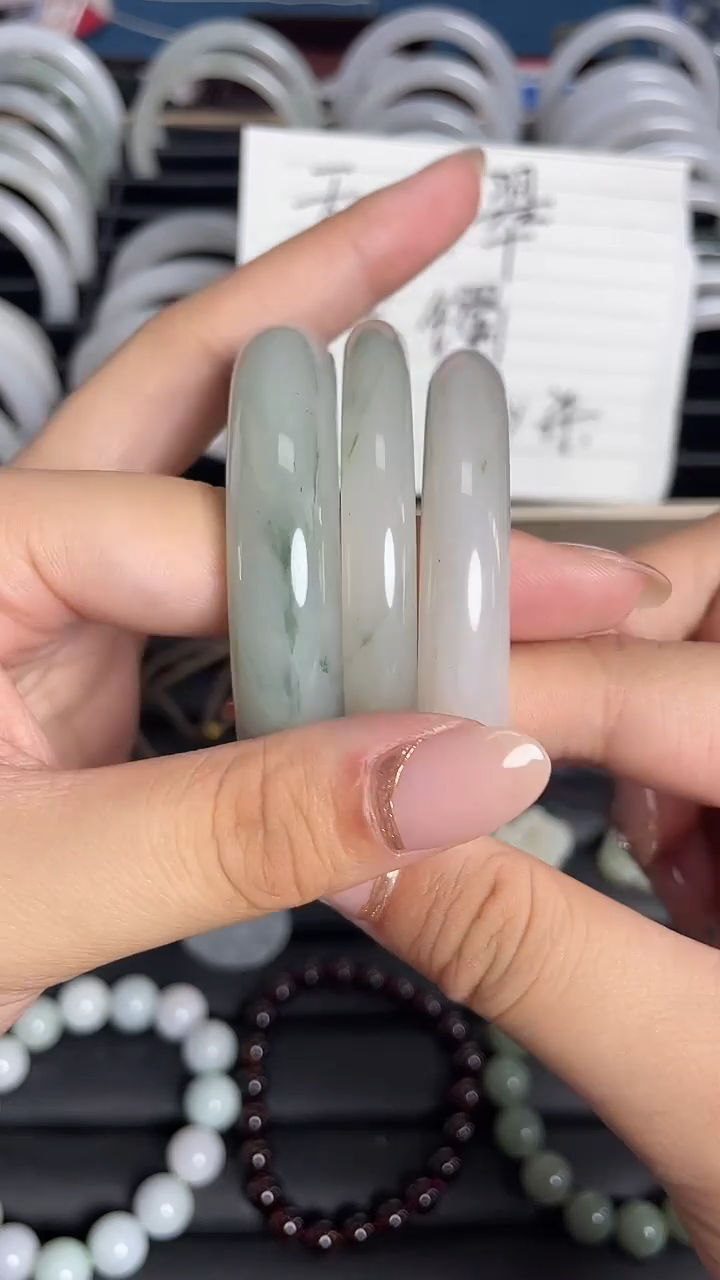 石英质玉手镯未镶嵌天然天山翠手镯
