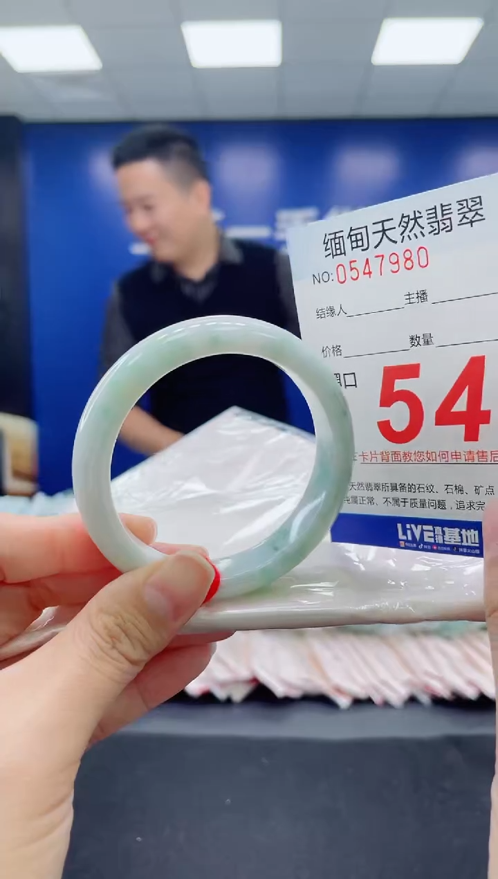 未镶嵌手镯翡翠天然翡翠手镯