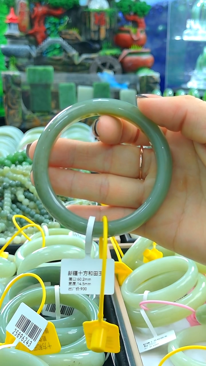 未镶嵌手镯和田玉60