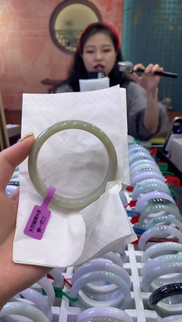 【闪购商品】翡翠手镯未镶嵌多人10686