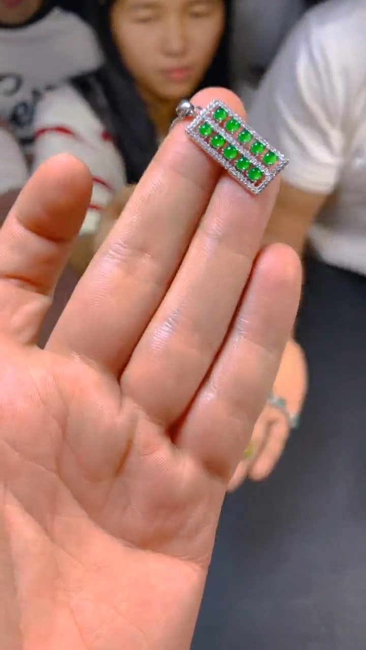 【闪购商品】翡翠吊坠(赠链)未镶嵌0883960024多样性发一