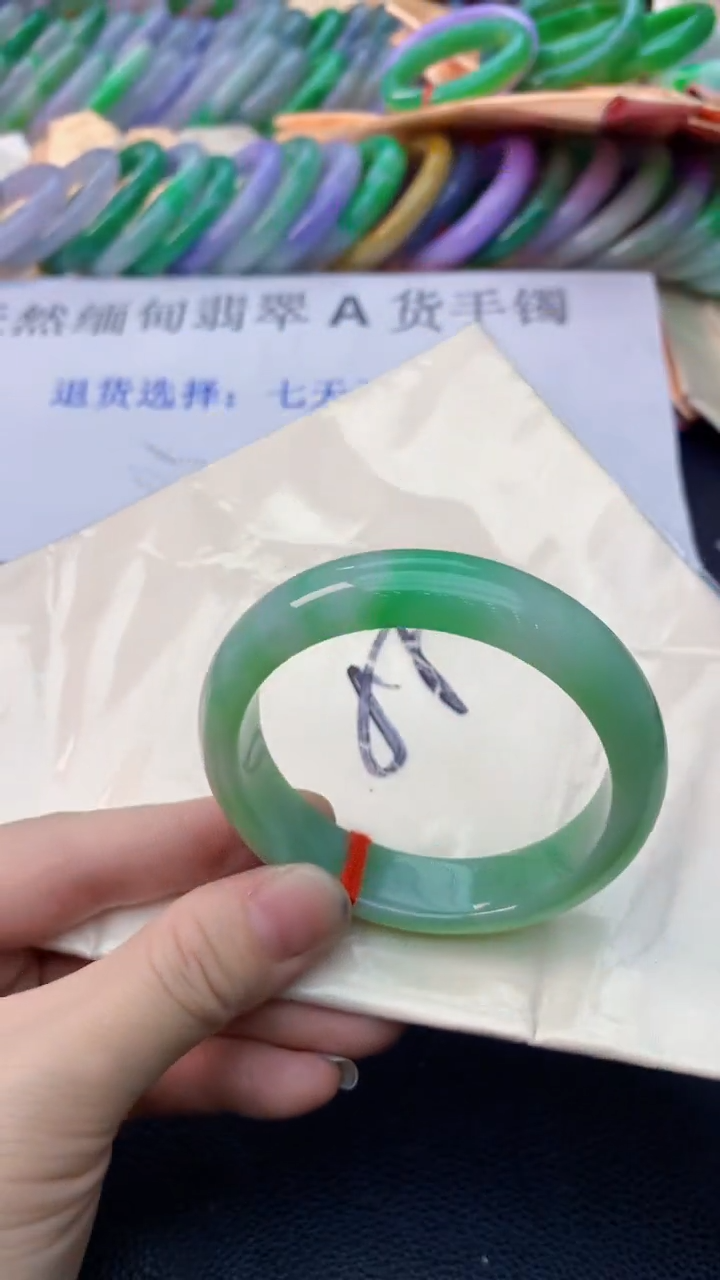 翡翠手镯未镶嵌0147223641