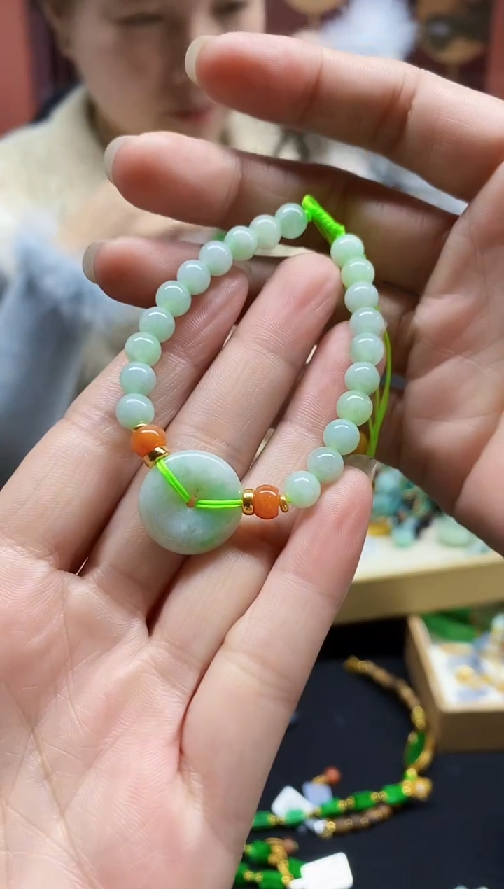 颈饰未镶嵌翡翠翡翠手串多样性发一