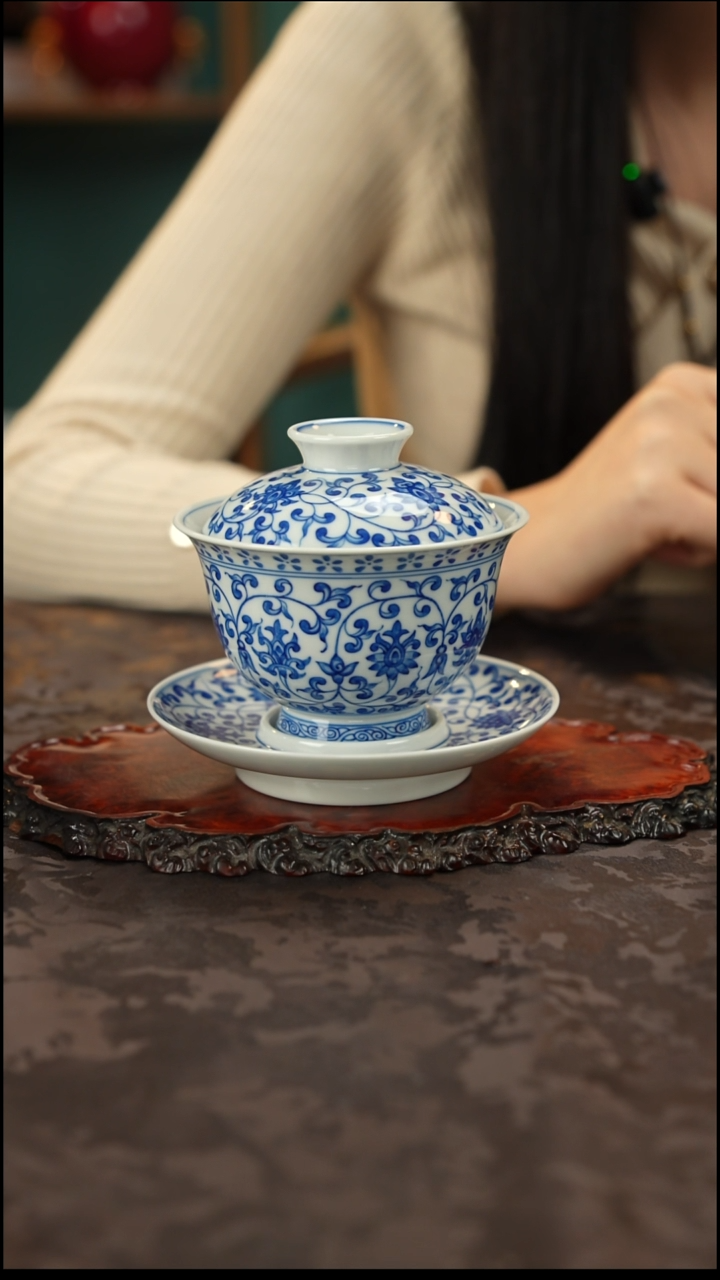 爱****师青花手绘缠枝莲三才盖碗