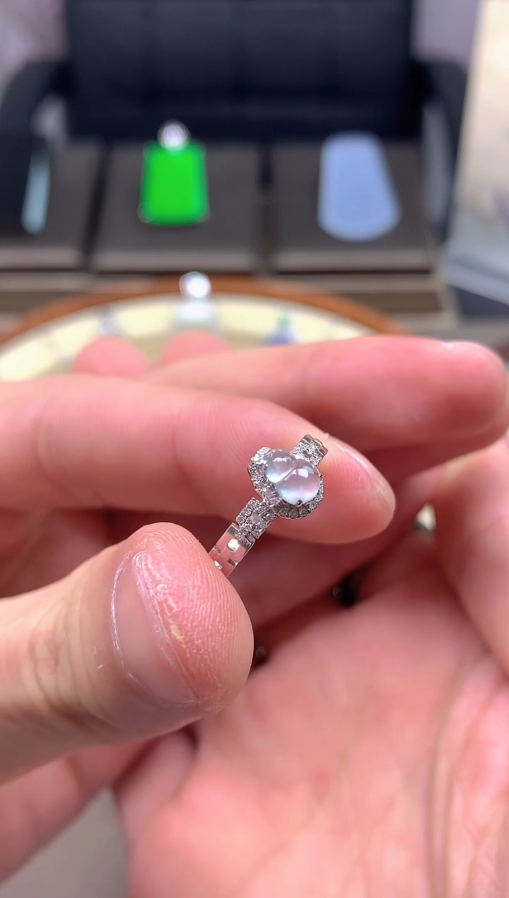 【闪购商品】翡翠颈饰18K金镶嵌戒指