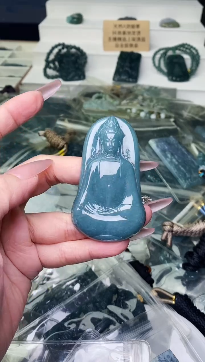 颈饰未镶嵌翡翠 