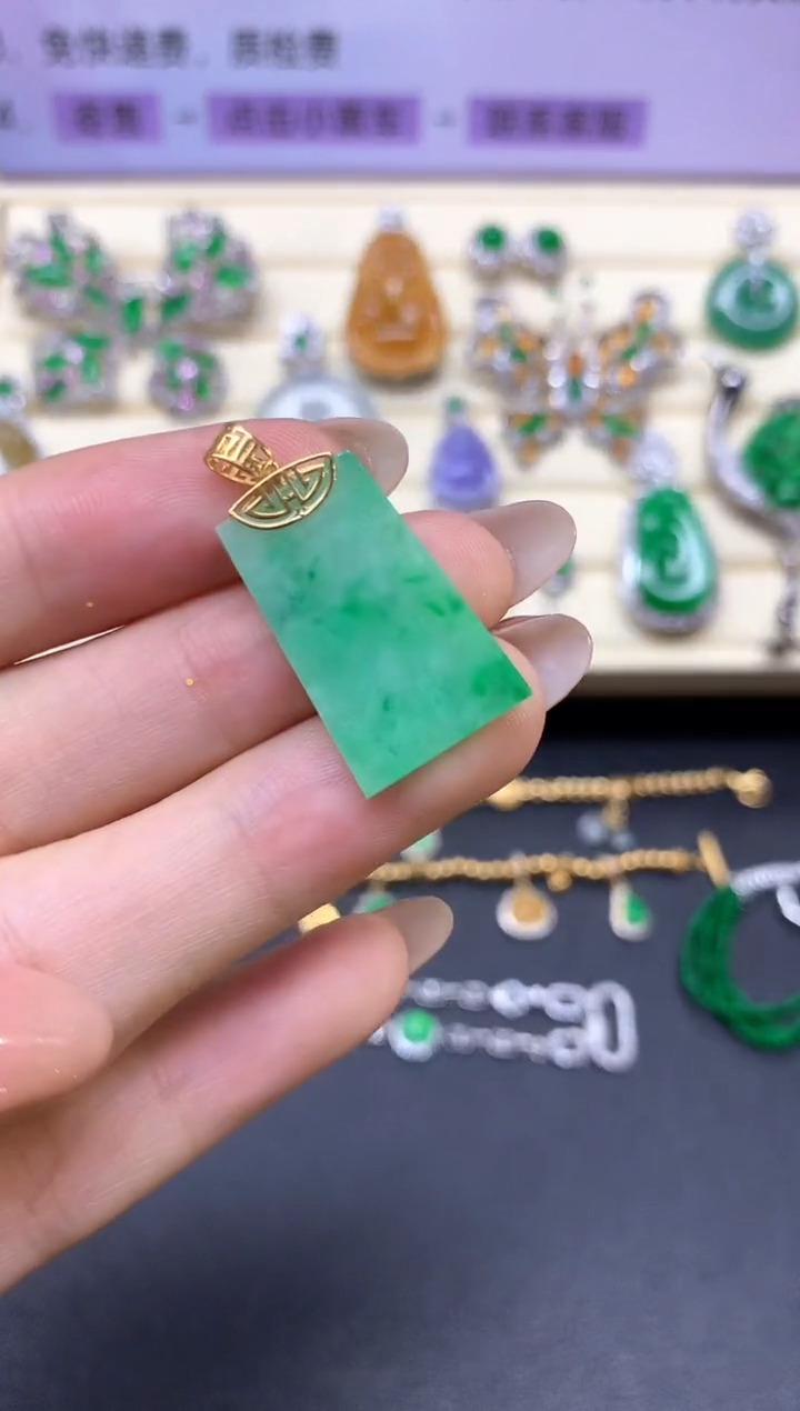 【闪购商品】翡翠吊坠(不含链)18K金镶嵌吊坠|880