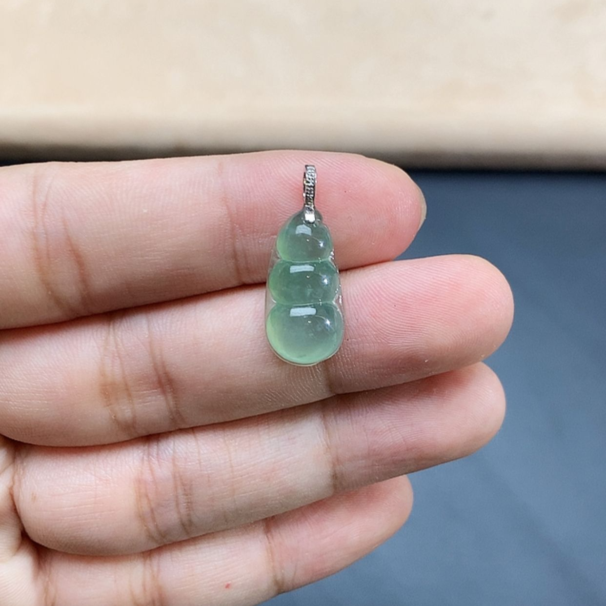 翡翠18K金福豆吊坠-J89-5570