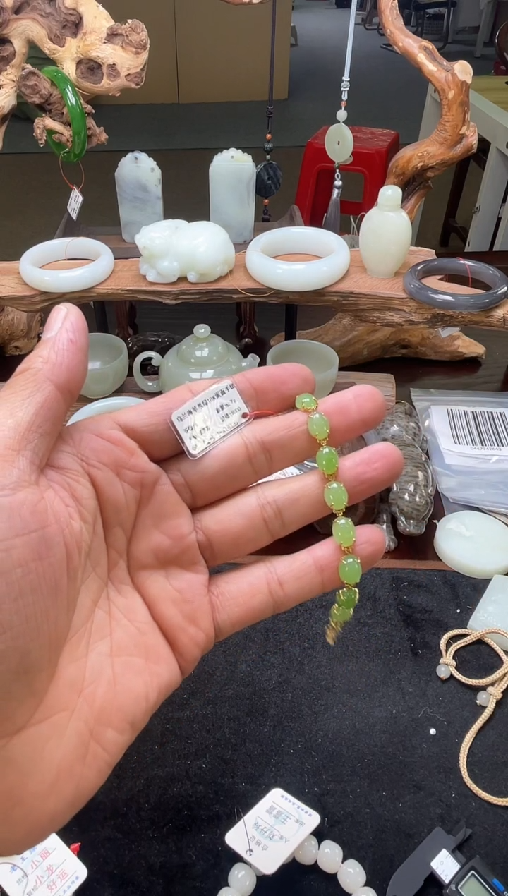 【闪购商品】和田玉手链18K金镶嵌乌兰海苹果绿蛋面手链9002026