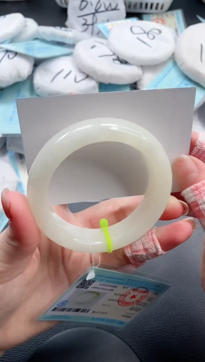 和田玉手镯未镶嵌18V218-57