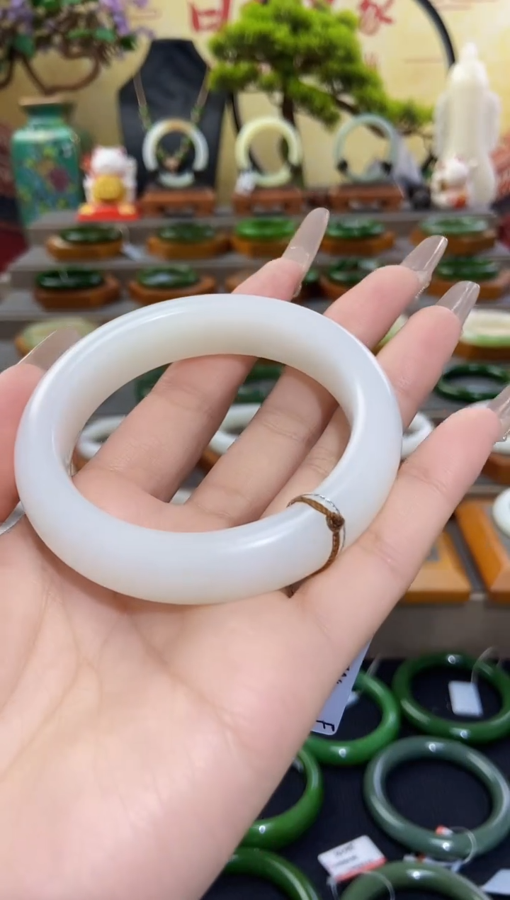 【闪购商品】和田玉手镯未镶嵌和田玉/山流水手镯