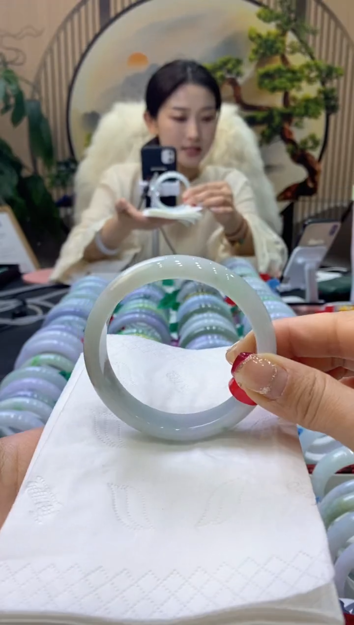 【闪购商品】翡翠手镯未镶嵌99903680