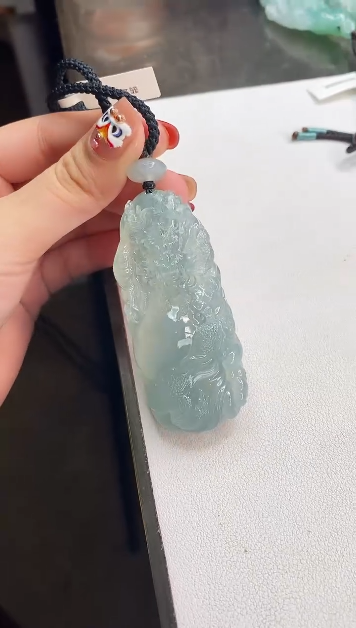 【闪购商品】翡翠颈饰未镶嵌龙牌